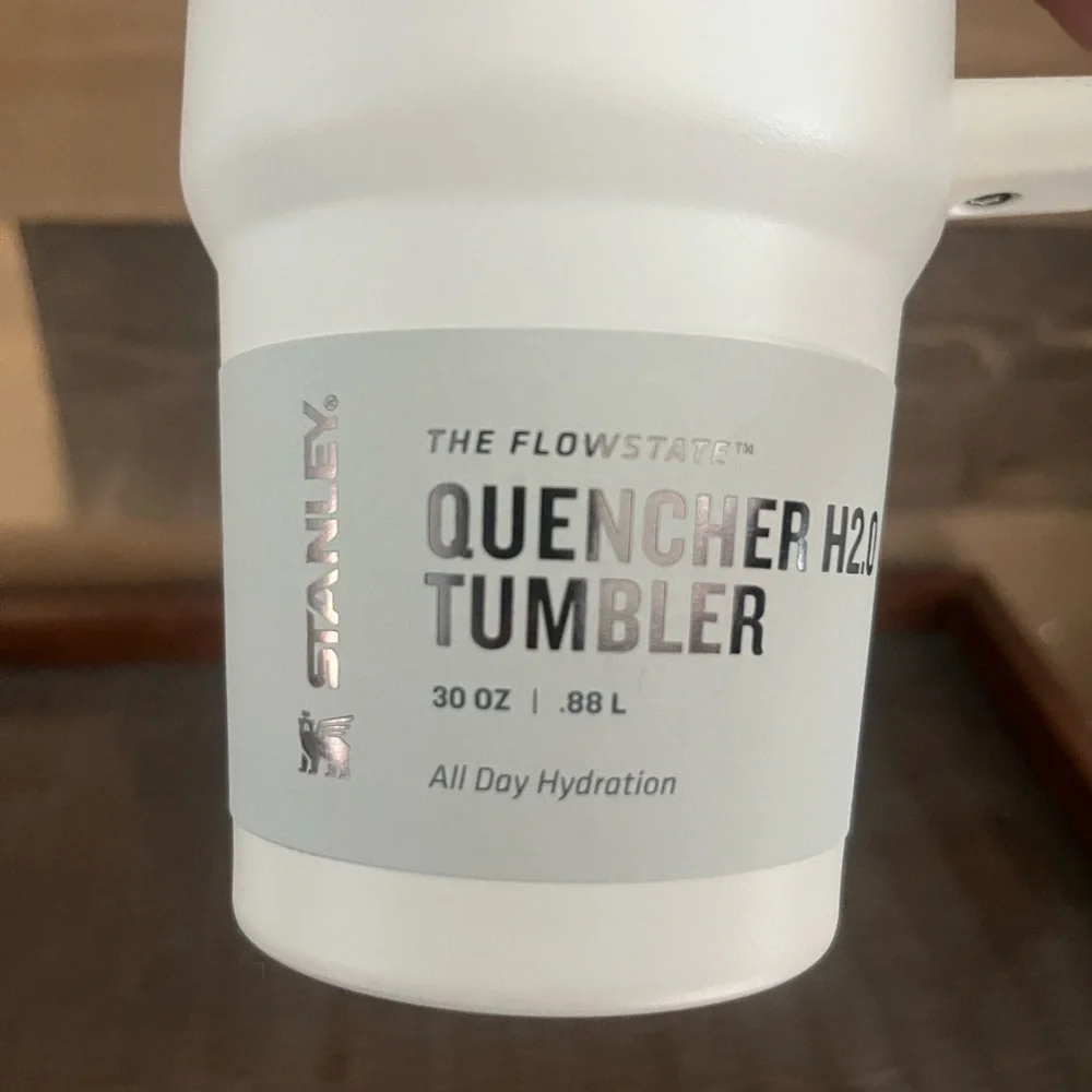 Stanley Cream Flowstate Quencher H2.0 Tumbler 30oz - Picture 4 of 7